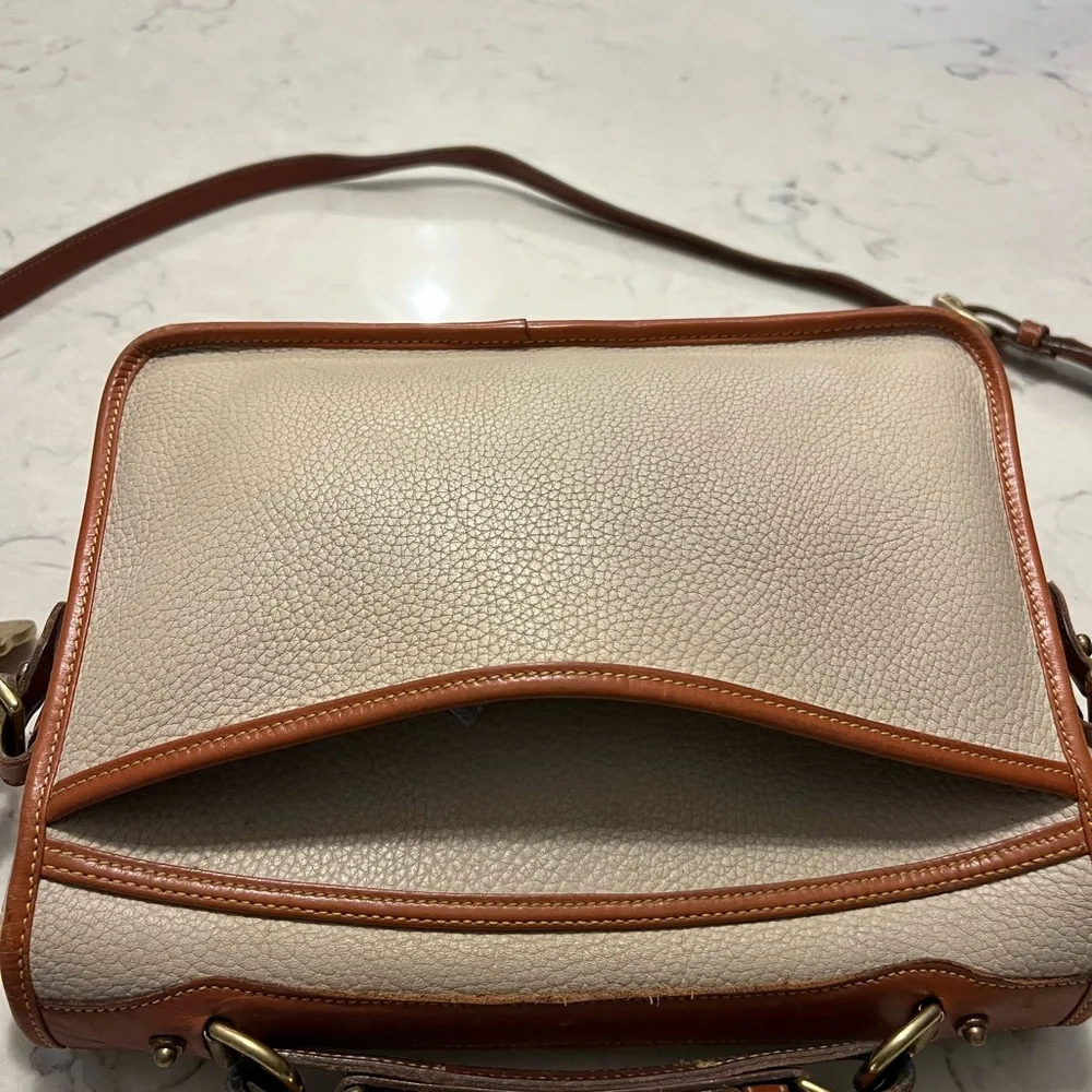 Classic Dooney & Bourke Vintage‎ Calico Cream Carrier Shoulder Bag